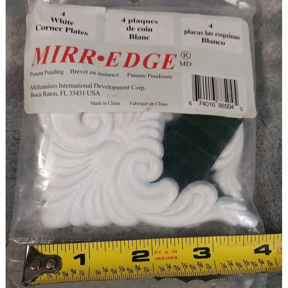 Mirr-Edge Corner Plates 3 3/4 Inch x‎ 3 3/4 Inch x 1/4 Inch White Scroll Accent